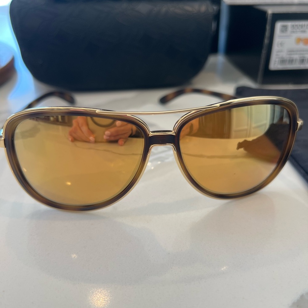 Oakley Brown and Gold Glasses with Stylish Design